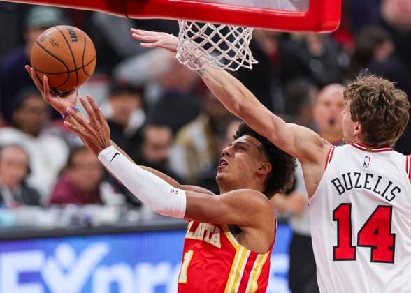 (251028) -- CHICAGO, Oct. 28, 2025 -- Jalen Johnson (L) of Atlanta Hawks goes for a lay-up past Matas Buzelis of Chicago Bulls during the NBA, Basketball Herren, USA regular season basketball game between Chicago Bulls and Atlanta Hawks at United Center in Chicago, the United States, on Oct. 27, 2025. (Photo by Xinhua) (SP)U.S.-CHICAGO-BASKETBALL-NBA-CHICAGO BULLS VS ATLANTA HAWKS JoelxLerner 