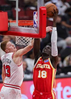 (251028) -- CHICAGO, Oct. 28, 2025 -- Mouhamed Gueye (R) of Atlanta Hawks dunks past Kevin Huerter of Chicago Bulls during the NBA, Basketball Herren, USA regular season basketball game between Chicago Bulls and Atlanta Hawks at United Center in Chicago, the United States, on Oct. 27, 2025. (Photo by Xinhua) (SP)U.S.-CHICAGO-BASKETBALL-NBA-CHICAGO BULLS VS ATLANTA HAWKS JoelxLerner 