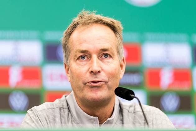 LEVERKUSEN, GERMANY - OCTOBER 28: Kasper Hjulmand (Head coach Bayer 04 Leverkusen) during the press conference, PK, Pressekonferenz before the DFB Pokal match between Bayer 04 Leverkusen and SC Paderborn at BayArena on October 28, 2025 in Leverkusen, Germany. DFL REGULATIONS PROHIBIT ANY USE OF PHOTOGRAPHS AS IMAGE SEQUENCES AND OR QUASI-VIDEO. North Rhine Westphalia Germany Copyright: xBEAUTIFULxSPORTS Wunderlx