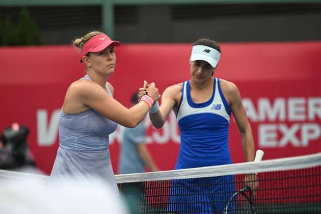 Hong Kong Tennis Open - Day 4 Hungarian tennis player Dalma Galfi shacking hands with Romanian tennis player Sorana Cirstea during a match at the Hong Kong Tennis Open on October 28, 2025 in Hong Kong. (Photo by Kobe Li Nexpher Images) Hong Kong