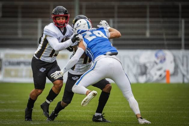 AMERICAN FOOTBALL - IFAF EC, ITA vs GER KREFELD,GERMANY,28.OCT.25 - AMERICAN FOOTBALL - IFAF European Championship, EM, Europameisterschaft bronze medal game, Italy vs Germany. Image shows Lars Heidrich (GER) and Valentino Rotelli (ITA).  GEPAxpictures xDavidxBitzan