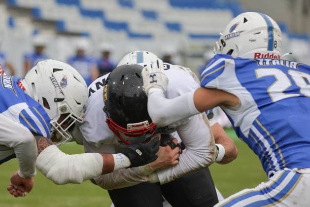 AMERICAN FOOTBALL - IFAF EC, ITA vs GER KREFELD,GERMANY,28.OCT.25 - AMERICAN FOOTBALL - IFAF European Championship, EM, Europameisterschaft bronze medal game, Italy vs Germany. Image shows John Levi Kruse (GER) and Valentino Rotelli (ITA).  GEPAxpictures xDavidxBitzan