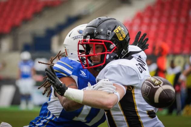 AMERICAN FOOTBALL - IFAF EC, ITA vs GER KREFELD,GERMANY,28.OCT.25 - AMERICAN FOOTBALL - IFAF European Championship, EM, Europameisterschaft bronze medal game, Italy vs Germany. Image shows Tamsir Seck (ITA) and Marko VidaÄkoviÄ‡ (GER).  GEPAxpictures xDavidxBitzan