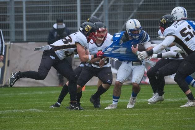 28 10 2025 xkhx Krefeld Grotenburg Stadion American Football European Championship 2025 Italy Germany Flirian zu Nieden 38,GER and Paul Seifert 26, GER against Minniti, Ryan Edward 24, ITA