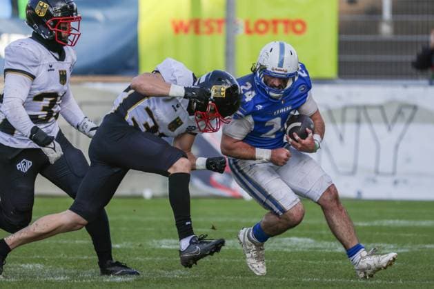 AMERICAN FOOTBALL - IFAF EC, ITA vs GER KREFELD,GERMANY,28.OCT.25 - AMERICAN FOOTBALL - IFAF European Championship, EM, Europameisterschaft bronze medal game, Italy vs Germany. Image shows Ryan Edward Minniti (ITA) and Florian zur Nieden (GER).  GEPAxpictures xDavidxBitzan