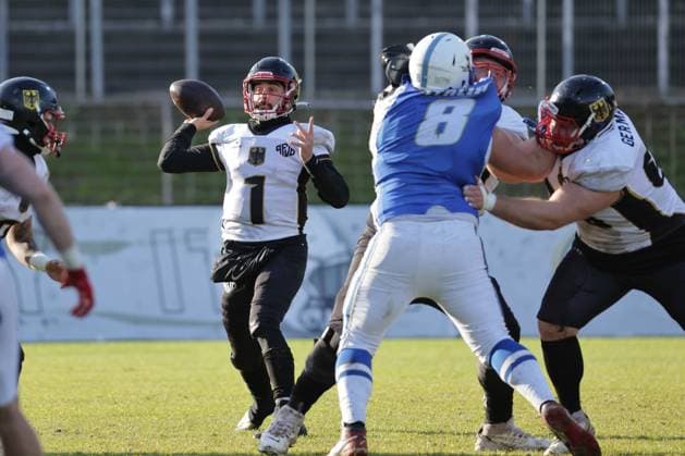 AMERICAN FOOTBALL - IFAF EC, ITA vs GER KREFELD,GERMANY,28.OCT.25 - AMERICAN FOOTBALL - IFAF European Championship, EM, Europameisterschaft bronze medal game, Italy vs Germany. Image shows Louis Geyer (GER).  GEPAxpictures xDavidxBitzan