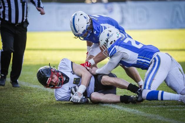 AMERICAN FOOTBALL - IFAF EC, ITA vs GER KREFELD,GERMANY,28.OCT.25 - AMERICAN FOOTBALL - IFAF European Championship, EM, Europameisterschaft bronze medal game, Italy vs Germany. Image shows Kai Michael Hunter (GER) and Fabrizio Umetelli (ITA).  GEPAxpictures xDavidxBitzan