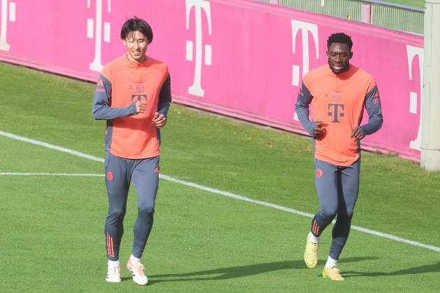 from l 21 Hiroki Ito, 19 Alphonso Davies, rehab training, running, soccer FC Bayern Munich training at Säbenerstrasse 28 10 2025 PHOTO Mladen Lackovic LakoPress