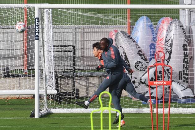 21 Hiroki Ito, rehab training, duel with co-trainer, Floribert N Galula, soccer FC Bayern Munich training at Säbenerstrasse 28 10 2025 PHOTO Mladen Lackovic LakoPress