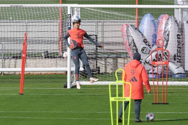 21 Hiroki Ito, rehab training, during header training, portrait, portrait, soccer FC Bayern Munich training at Säbenerstrasse 28 10 2025 PHOTO Mladen Lackovic LakoPress