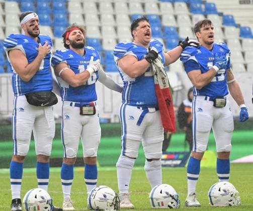 28 10 2025 xkhx Krefeld Grotenburg Stadion American Football European Championship 2025 Italy Germany Match for 3rd place The players of the Italian national team fervently sing the national anthem