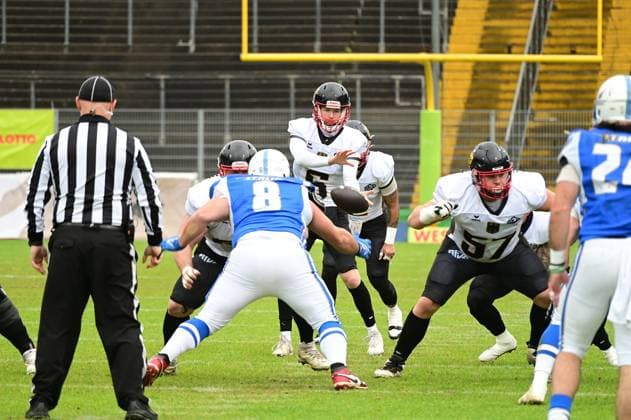 28 10 2025 xkhx Krefeld Grotenburg Stadium American Football European Championship 2025 Italy Germany 3rd place match Jonathan Ipsen 5, GER with the ball