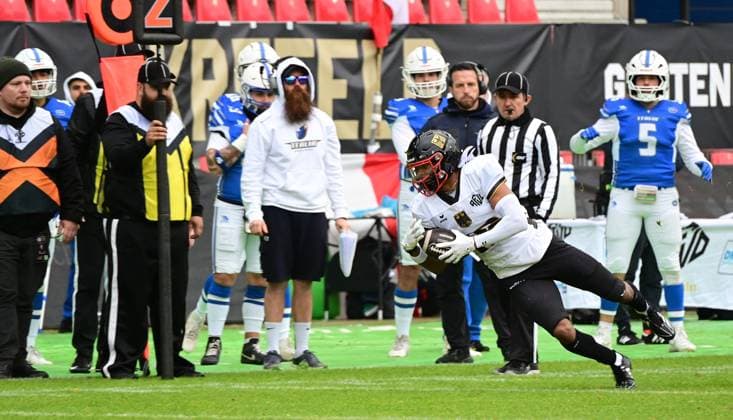 28 10 2025 xkhx Krefeld Grotenburg Stadium American Football European Championship 2025 Italy Germany 3rd place match Harlan Kwofie 10, GER with the ball