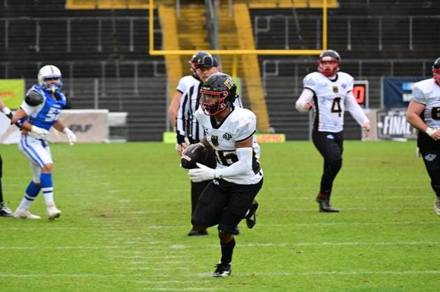 28 10 2025 xkhx Krefeld Grotenburg Stadium American Football European Championship 2025 Italy Germany 3rd place match Niklas Schumm 16, GER with the ball