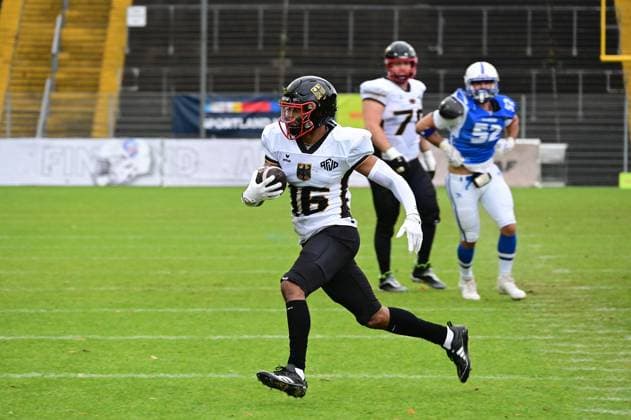 28 10 2025 xkhx Krefeld Grotenburg Stadium American Football European Championship 2025 Italy Germany 3rd place match Niklas Schumm 16, GER with the ball