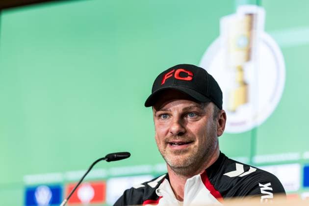 Pressconference 1 FC Koeln, 28 10 2025 COLOGNE, GERMANY OCTOBER 28 Lukas Kwasniok Head Coach 1 FC Koeln during the pre game press conference before the DFB Pokal match between 1 FC Koeln and FC Bayern Muenchen at RheinEnergiestadion on October 28, 2025 in Cologne, Germany DFB REGULATIONS PROHIBIT ANY USE OF PHOTOGRAPHS AS IMAGE SEQUENCES AND OR QUASI VIDEO Copyright: xBEAUTIFULxSPORTS Wunderlx