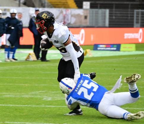 28 10 2025 xkhx Krefeld Grotenburg Stadium American Football European Championship 2025 Italy Germany 3rd place match Niklas Schumm 16, GER with the ball