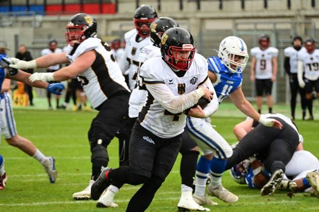 28 10 2025 xkhx Krefeld Grotenburg Stadion American Football European Championship 2025 Italy Germany Match for 3rd place Heiko Bals 4, GER with the ball