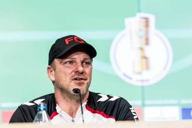 Pressconference 1 FC Koeln, 28 10 2025 COLOGNE, GERMANY OCTOBER 28 Lukas Kwasniok Head Coach 1 FC Koeln during the pre game press conference before the DFB Pokal match between 1 FC Koeln and FC Bayern Muenchen at RheinEnergiestadion on October 28, 2025 in Cologne, Germany DFB REGULATIONS PROHIBIT ANY USE OF PHOTOGRAPHS AS IMAGE SEQUENCES AND OR QUASI VIDEO Copyright: xBEAUTIFULxSPORTS Wunderlx