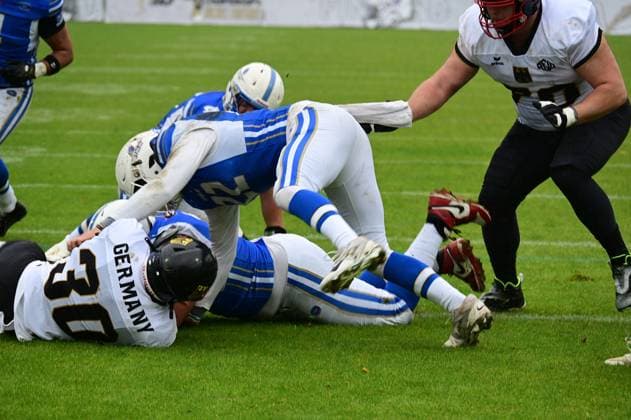 28 10 2025 xkhx Krefeld Grotenburg Stadium European American Football Championship 2025 Italy Germany 3rd place match Gerald Ameln 30, GER with the ball