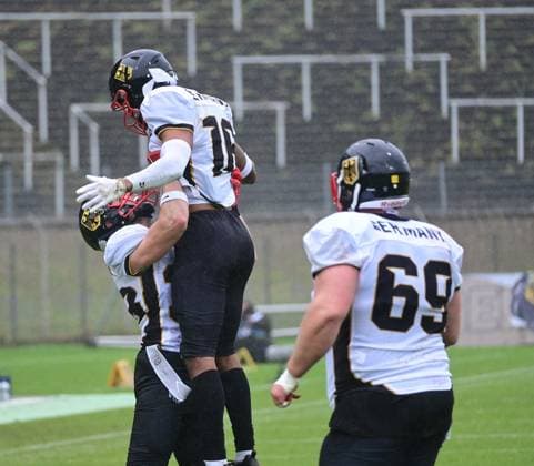 28 10 2025 xkhx Krefeld Grotenburg Stadion American Football European Championship 2025 Italy Germany Match for 3rd place Cheering a Niklas Schumm 16, GER