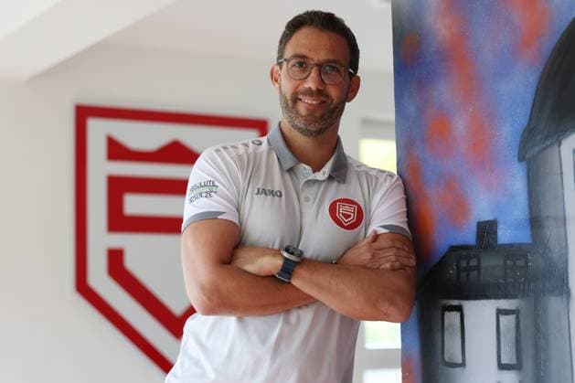 Boris Schommers SI is introduced as the new coach of Sportfreunde Siegen Soccer Regionalliga West, Sportfreunde Siegen, on 28 10 2025 in Siegen Germany