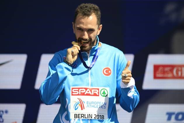 2018 European Athletics Championships BERLIN, GERMANY - AUGUST 10: Turkish athlete Ramil Guliyev poses during the medal ceremony after captured the gold medal on Tuesday in the 200-meter men s race in the European Athletics Championships in Berlin, on August 10, 2018. Berlin Germany. Editorial use only. Please get in touch for any other usage.  Copyright: x2025xAnadoluxAbdülhamidxHoÅübaÅüx