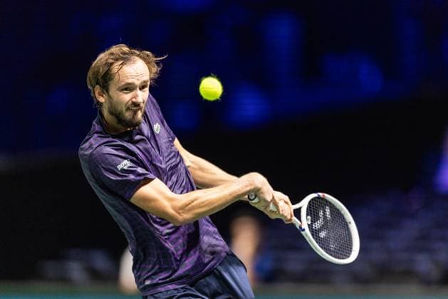 Rolex Paris Masters 2025 - Day 2 Daniil Medvedev plays his men s singles match against Jaume Munar (ESP) on day two of the Paris ATP, Tennis Herren Masters 1000 tennis tournament at the Paris La Defense Arena in Nanterre, on the outskirts of Paris. Paris France  Copyright: xIbrahimxEzzatx originalFilename:ezzat-notitle251028_npbxe.jpg
