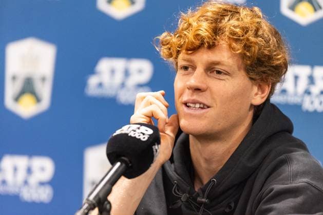 Rolex Paris Masters 2025 - Day 2 Jannik Sinner attends a press conference, PK, Pressekonferenz on day two of the Paris ATP, Tennis Herren Masters 1000 tennis tournament at the Paris La Defense Arena in Nanterre, on the outskirts of Paris. Paris France  Copyright: xIbrahimxEzzatx originalFilename:ezzat-notitle251028_npjwW.jpg