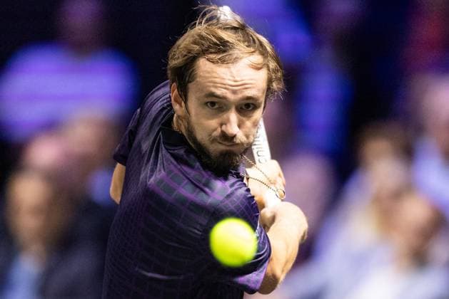 Rolex Paris Masters 2025 - Day 2 Daniil Medvedev plays his men s singles match against Jaume Munar (ESP) on day two of the Paris ATP, Tennis Herren Masters 1000 tennis tournament at the Paris La Defense Arena in Nanterre, on the outskirts of Paris. Paris France  Copyright: xIbrahimxEzzatx originalFilename:ezzat-notitle251028_npnwk.jpg
