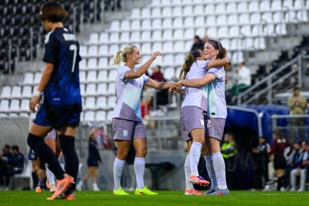251028 Signe Gaupset and Guro Reiten of Norway celebrate after 1 0 during the international friendly football match between Norway and Japan on October 28, 2025 in La Linea Photo Ludvig Thunman BILDBYRAN code LT LT0742 fotboll football soccer fotball norge norway japan dam bbeng privatlandskamp international friendly träningsmatch landskamp jubel  Copyright: LUDVIGxTHUNMAN BB251028LT036