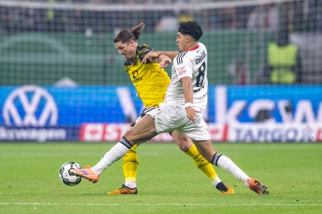 28 10 2025 Football DFB Cup, 2nd round Eintracht Frankfurt Borussia Dortmund at Deutsche Bank Park Marcel Sabitzer Borussia Dortmund l and Fares Chaibi Eintracht Frankfurt fight for the ball IMPORTANT NOTE In accordance with the regulations of the DFL and the DFB, it is prohibited to use or have used photographs taken in the stadium and or of the match in the form of sequential images and or video-like photo series Copyright: xDavidxInderliedx