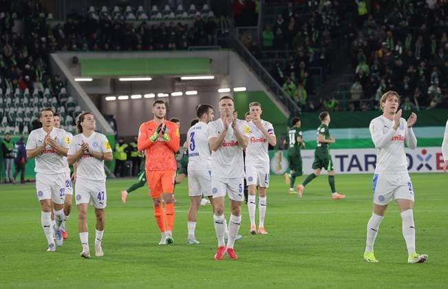 Timon Weiner Holstein Kiel Football, Season 2025 2026, Men, Men, DFB Cup, 2nd main round, Volkswagenarena Wolfsburg, VfL Wolfsburg vs Holstein Kiel DFL REGULATIONS PROHIBIT ANY USE OF PHOTOGRAPHS AS IMAGE SEQUENCES AND OR QUASI VIDEO