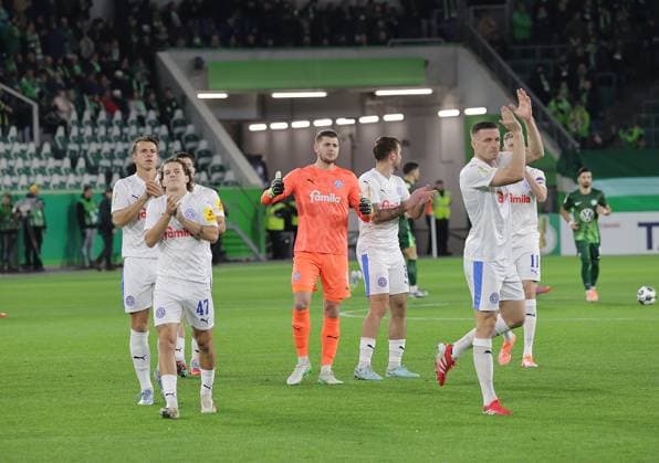 Timon Weiner Holstein Kiel Football, Season 2025 2026, Men, Men, DFB Cup, 2nd main round, Volkswagenarena Wolfsburg, VfL Wolfsburg vs Holstein Kiel DFL REGULATIONS PROHIBIT ANY USE OF PHOTOGRAPHS AS IMAGE SEQUENCES AND OR QUASI VIDEO