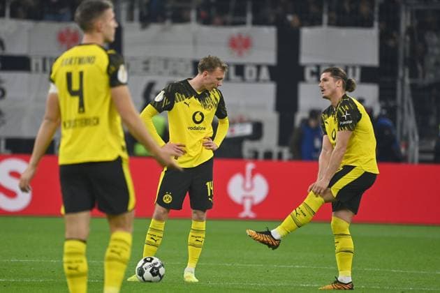 v re Marcel SABITZER Borussia Dortmund , Maximilian BEIER Borussia Dortmund , Nico SCHLOTTERBECK Borussia Dortmund , Disappointment,frustration,disappointed,frustrated,dejected, Football DFB Cup , 2nd round Eintracht Frankfurt Borussia Dortmund on 28 10 2025 , DEUTSCHE BANK PARK Season 2025 2026,