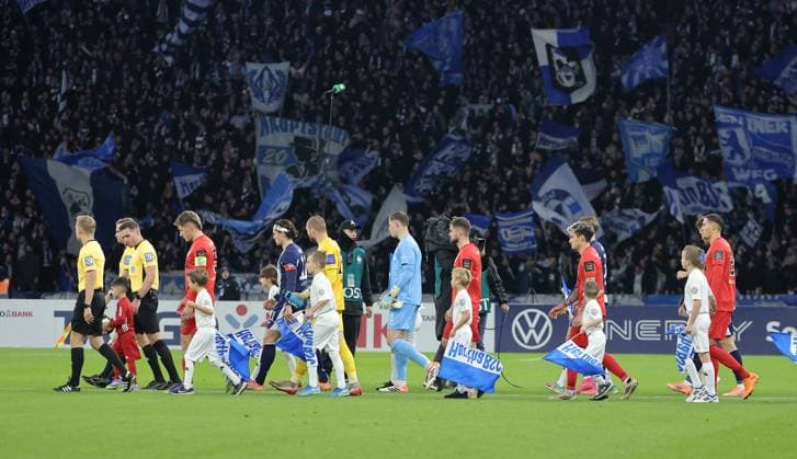 Teams running in Sport Soccer Football DFB Pokal 2 Round Men Season 2025 2026 28 10 2025 Hertha BSC Berlin vs SV Elversberg DFL regulations prohibit any use of photographs as image sequences and or quasi video