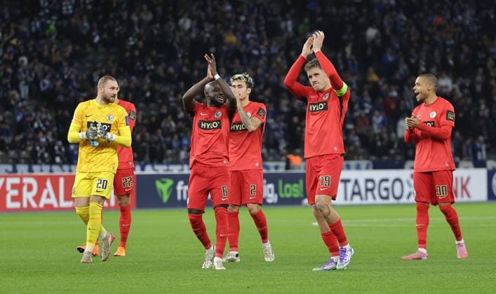 Elversberg players greet their fans Sports Soccer Football DFB Pokal 2 Round Men Season 2025 2026 28 10 2025 Hertha BSC Berlin vs SV Elversberg DFL regulations prohibit any use of photographs as image sequences and or quasi video