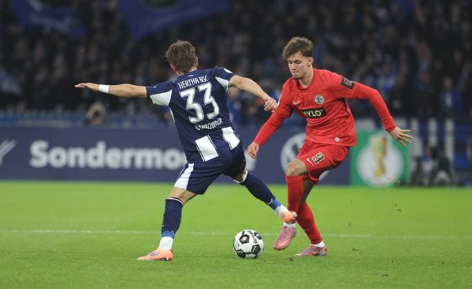 Michal Karbownik, Otto Emerson Stange duel match scene action sport soccer soccer DFB Pokal 2 round men season 2025 2026 28 10 2025 Hertha BSC Berlin vs SV Elversberg DFL regulations prohibit any use of photographs as image sequences and or quasi video