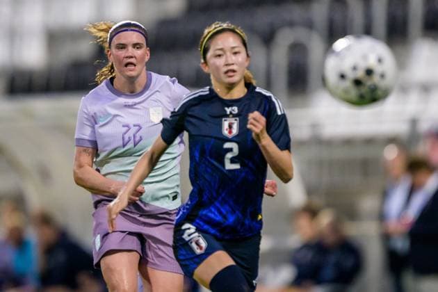 251028 Signe Gaupset of Norway and Risa Shimizu of Japan during the international friendly football match between Norway and Japan on October 28, 2025 in La Linea Photo Ludvig Thunman BILDBYRAN code LT LT0742 fotboll football soccer fotball norge norway japan dam bbeng privatlandskamp international friendly träningsmatch landskamp  Copyright: LUDVIGxTHUNMAN BB251028LT039