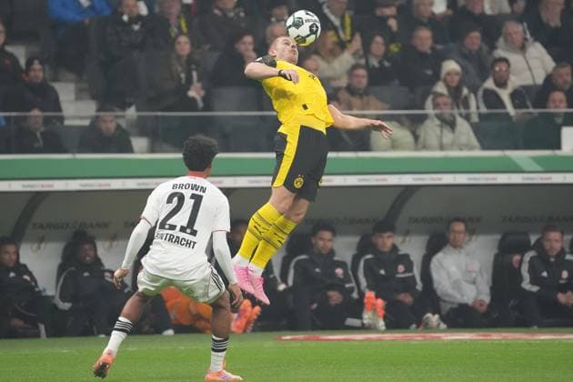 Daniel Svensson Borussia Dortmund, BVB vs Nathaniel Brown Eintracht Frankfurt, 21 Frankfurt 28 10 2025 Eintracht Frankfurt vs Borussia Dortmund, Deutsche Bank Park, 2 round DFB Cup