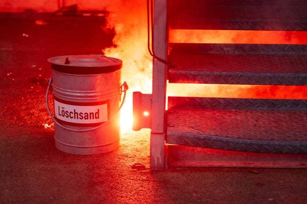 26 10 2025, Football, DFB Cup, 2nd round, Season 2025 2026, Eintracht Frankfurt Borussia Dortmund, Pyrotechnics xRHR PHOTO TKx Copyright: RHR-FOTOx RHR-FOTO TK