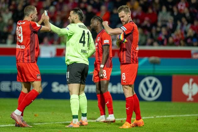 Jonas Foehrenbach FC Heidenheim, 19 , Diant Ramaj FC Heidenheim, 41 , Omar Haktab Traore FC Heidenheim, 23 , Patrick Mainka FC Heidenheim, 06 , GER, 1 FC Heidenheim vs Hamburger SV, Football, DFB Pokal, 2 Round, Season 2025 2026, 28 10 2025, DFL DFB REGULATES PROHIBIT ANY USE OF PHOTOGRAPHS AS IMAGE SEQUENCES AND OR QUASI VIDEO, GER, 1 FC Heidenheim vs Hamburger SV, Football, DFB Pokal, 2nd round, 2025 2026 season, 28 10 2025 Heidenheim Copyright: xEibner-Pressefotox EP_EER
