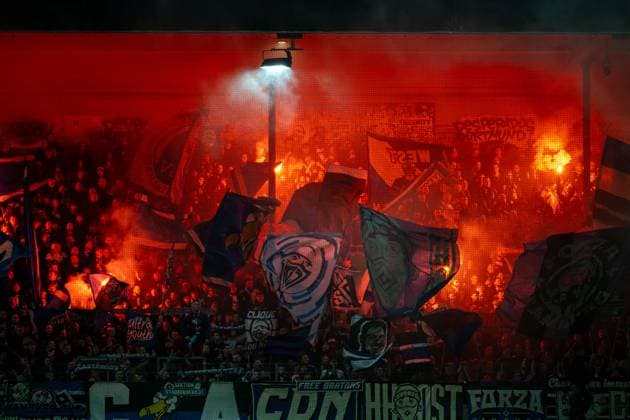 Pyro by spectators and fans of Hamburg, GER, 1 FC Heidenheim vs Hamburger SV, Football, DFB Pokal, 2nd round, 2025 2026 season, 28 10 2025, DFL DFB REGULATIONS PROHIBIT ANY USE OF PHOTOGRAPHS AS IMAGE SEQUENCES AND OR QUASI VIDEO, GER, 1 FC Heidenheim vs Hamburger SV, Football, DFB Pokal, 2nd round, 2025 2026 season, 28 10 2025 Heidenheim Copyright: xEibner-Pressefotox EP_EER