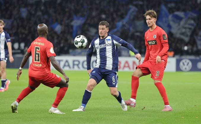 Amara Conde, Diego Demme, Otto Emerson Stange duel match scene action sport soccer soccer DFB Pokal 2 round men season 2025 2026 28 10 2025 Hertha BSC Berlin vs SV Elversberg DFL regulations prohibit any use of photographs as image sequences and or quasi video