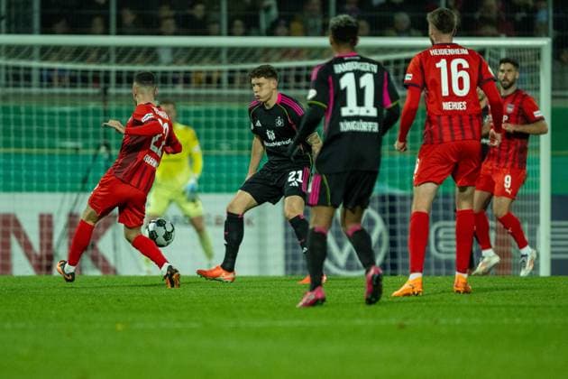 Arijon Ibrahimovic FC Heidenheim, 22 , Nicolai Remberg Hamburger SV, 21 , GER, 1 FC Heidenheim vs Hamburger SV, Football, DFB Pokal, 2 Round, Season 2025 2026, 28 10 2025, DFL DFB REGULATIONS PROHIBIT ANY USE OF PHOTOGRAPHS AS IMAGE SEQUENCES AND OR QUASI VIDEO, GER, 1 FC Heidenheim vs Hamburger SV, Football, DFB Cup, 2nd round, 2025 2026 season, 28 10 2025 Heidenheim Copyright: xEibner-Pressefotox EP_EER