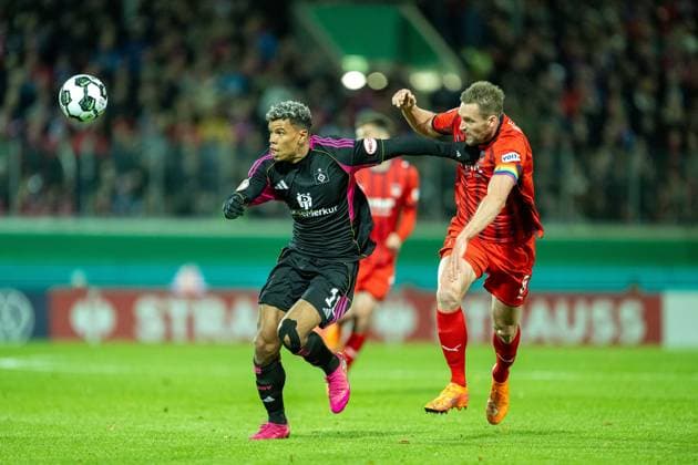 Ransford Yeboah Koenigsdoerffer Hamburger SV, 11 , Patrick Mainka FC Heidenheim, 06 , GER, 1 FC Heidenheim vs Hamburger SV, Football, DFB Pokal, 2 Round, Season 2025 2026, 28 10 2025, DFL DFB REGULATIONS PROHIBIT ANY USE OF PHOTOGRAPHS AS IMAGE SEQUENCES AND OR QUASI VIDEO, GER, 1 FC Heidenheim vs Hamburger SV, Football, DFB Pokal, 2 Round, Season 2025 2026, 28 10 2025 Heidenheim Copyright: xEibner-Pressefotox EP_EER