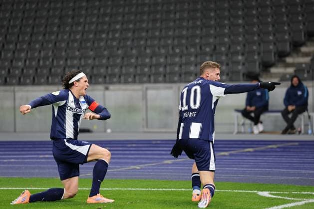 Hertha BSC vs SV Elversberg, 28 10 2025 BERLIN, GERMANY OCTOBER 28 goal, celebration, cheering Michaël Cuisance Hertha BSC 10 celebrates scoring the 1 0 goal with his teammate Fabian Reese Hertha BSC 11 during the DFB Cup match round 2 between Hertha BSC vs SV Elversberg at Olympiastadion on October 28, 2025 in Berlin, Germany DFL REGULATES PROHIBIT ANY USE OF PHOTOGRAPHS AS IMAGE SEQUENCES AND OR QUASI VIDEO Copyright: xBEAUTIFULxSPORTS Frankex