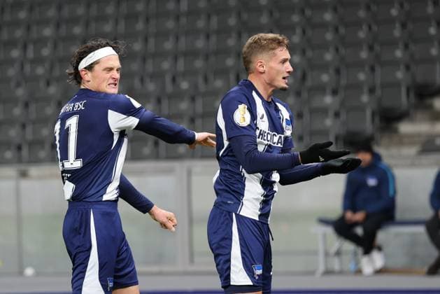 Hertha BSC vs SV Elversberg, 28 10 2025 BERLIN, GERMANY OCTOBER 28 goal, celebration, cheering Michaël Cuisance Hertha BSC 10 celebrates scoring the 1 0 goal with his teammate Fabian Reese Hertha BSC 11 during the DFB Cup match round 2 between Hertha BSC vs SV Elversberg at Olympiastadion on October 28, 2025 in Berlin, Germany DFL REGULATES PROHIBIT ANY USE OF PHOTOGRAPHS AS IMAGE SEQUENCES AND OR QUASI VIDEO Copyright: xBEAUTIFULxSPORTS Frankex