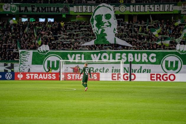 Germany, Football, DFB Cup, 2nd round, 2025 2026, VfL Wolfsburg Holstein Kiel on 28 10 in Wolfsburg Volkswagen Arena Christian Eriksen VfL Wolfsburg 24 before the fan choreo Copyright: xSvenxHeidmannx