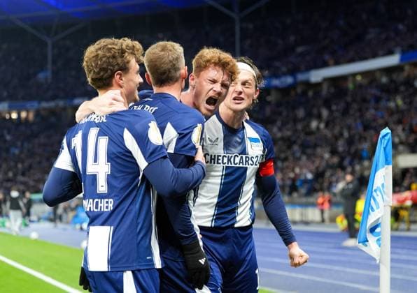 Hertha BSC players celebrate after a goal by Michael Cuisance to make it 1 0 GER, Hertha BSC vs SV Elversberg, Football, DFB Pokal, 2nd round, Season 2025 2026, 28 10 2025 DFL REGULATIONS PROHIBIT ANY USE OF PHOTOGRAPHS AS IMAGE SEQUENCES AND OR QUASI VIDEO GER, Hertha BSC vs SV Elversberg, Football, DFB Pokal, 2nd round, Season 2025 2026, 28 10 2025 Berlin Copyright: xEibner-Pressefoto ScottxColemanx EP_SCN